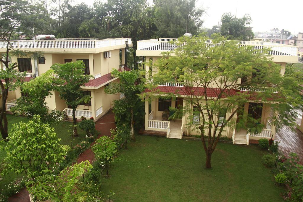 Hotel Rainforest Sauraha Exteriér fotografie