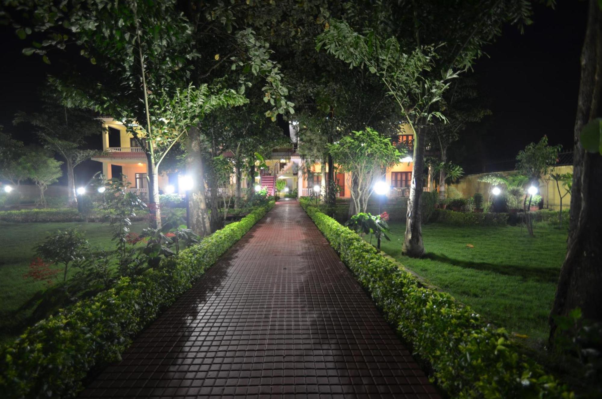 Hotel Rainforest Sauraha Exteriér fotografie
