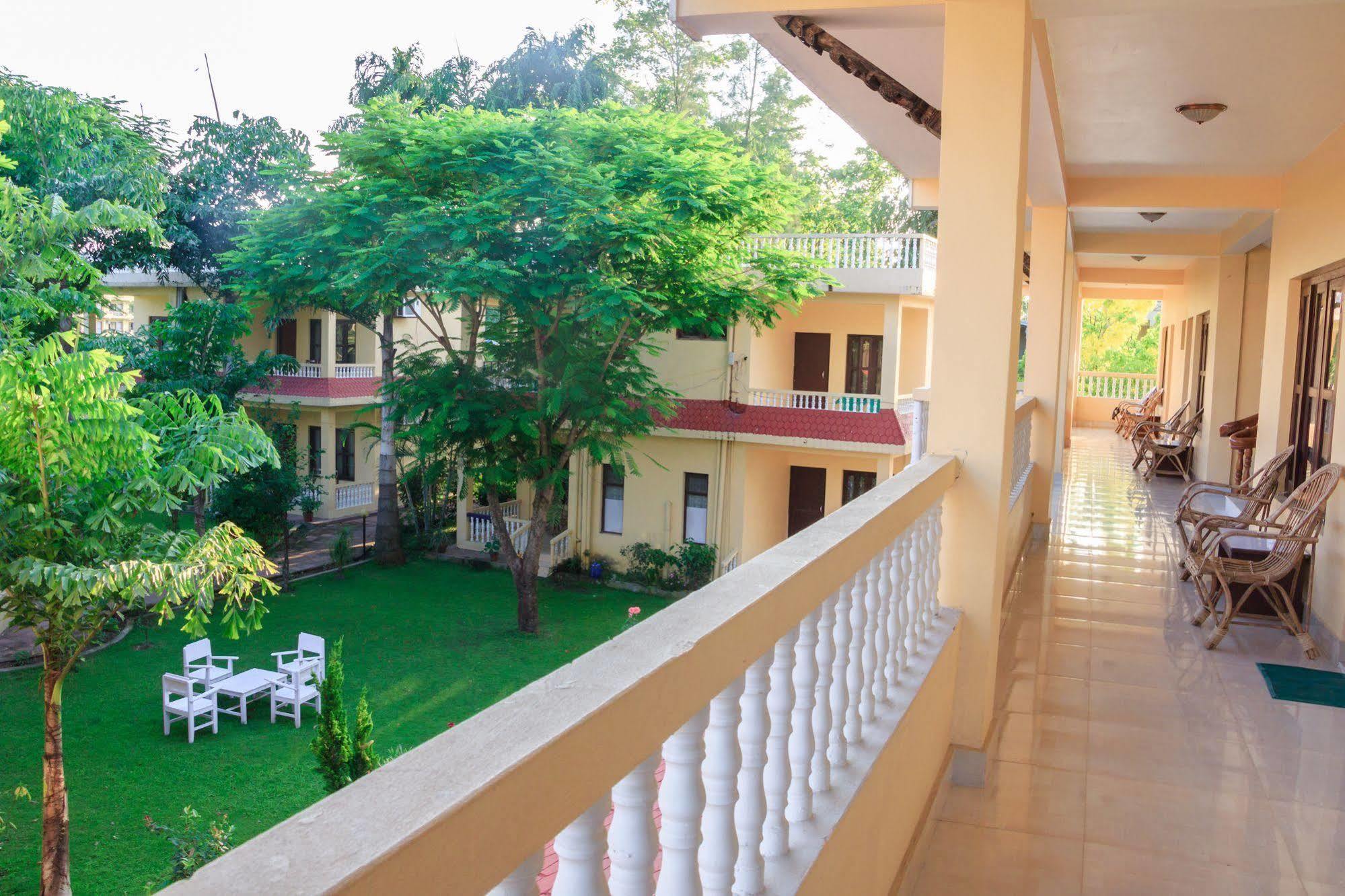Hotel Rainforest Sauraha Exteriér fotografie