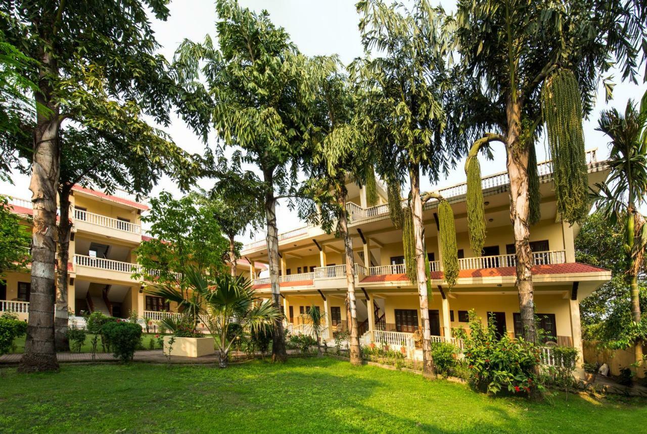 Hotel Rainforest Sauraha Exteriér fotografie