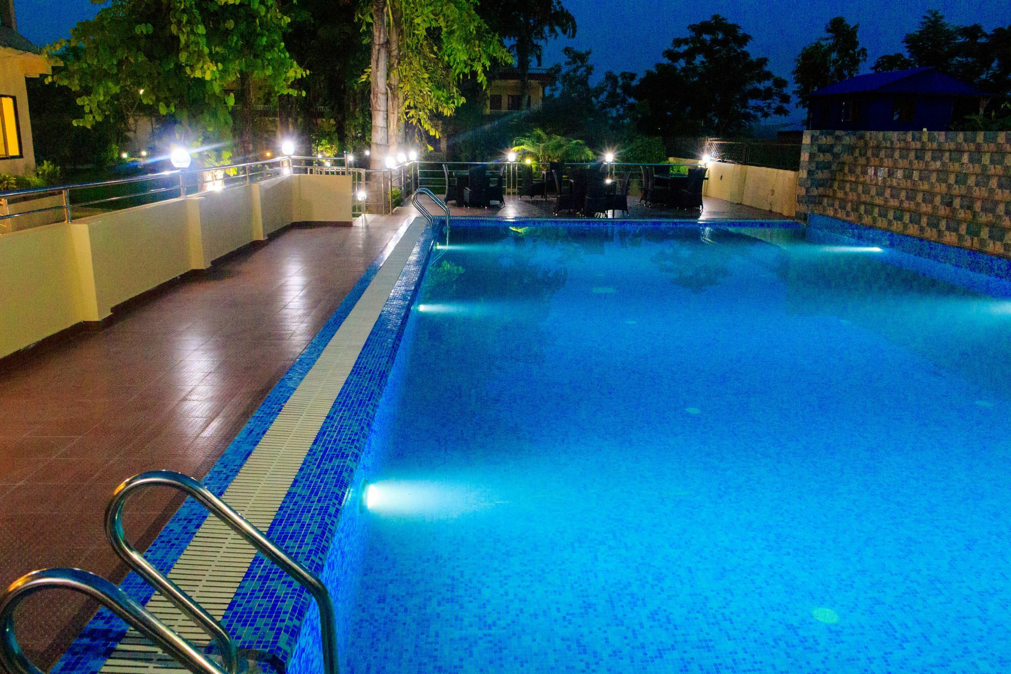 Hotel Rainforest Sauraha Exteriér fotografie